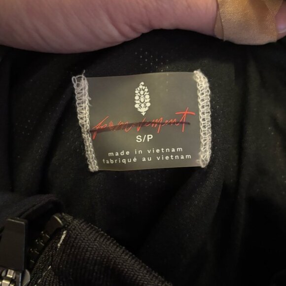 NWOT Free People Movement Rough Rider Tyvek Pullover sz S - Picture 3 of 8